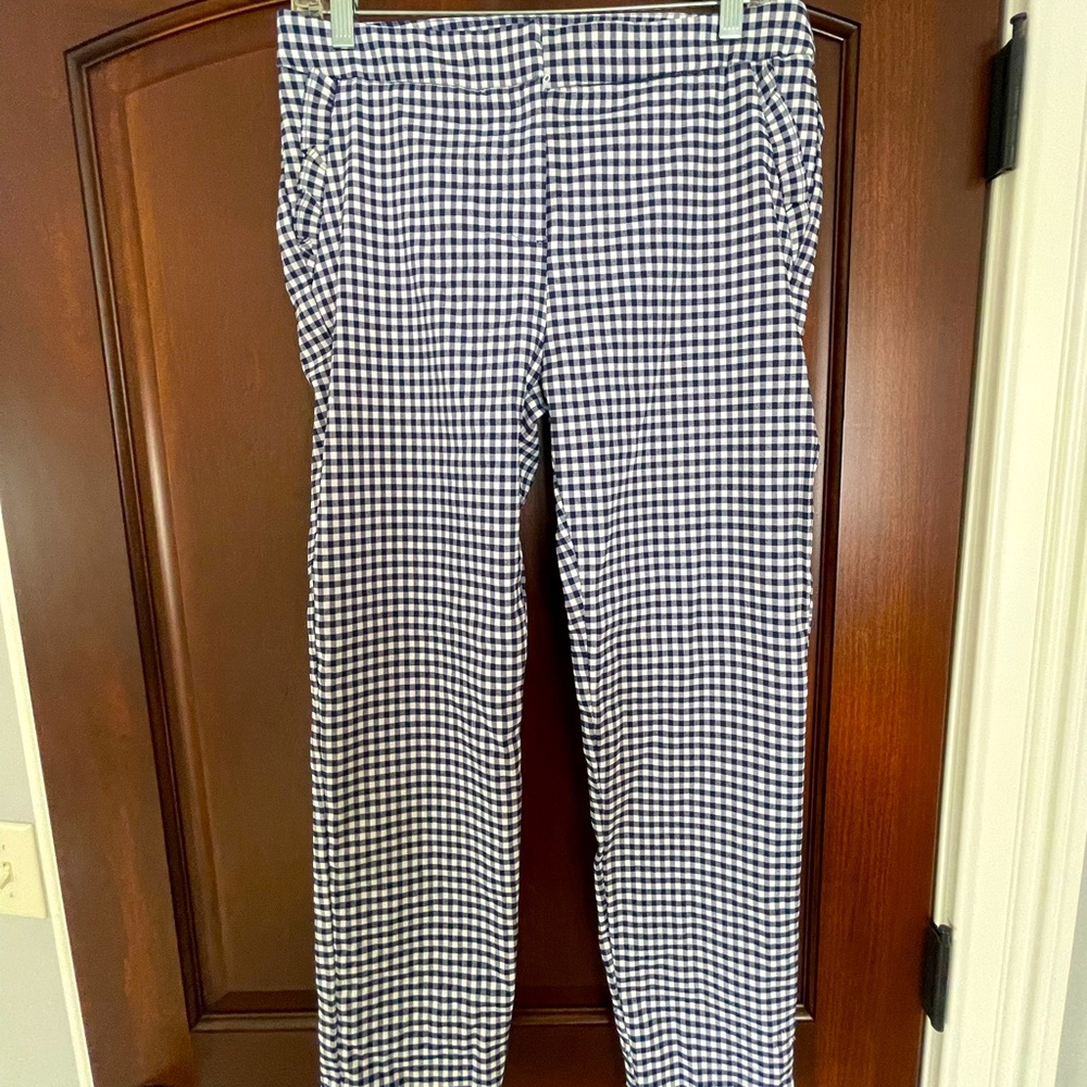 Navy gingham checked ankle-length pants. Super stretchy with ruffled pockets!